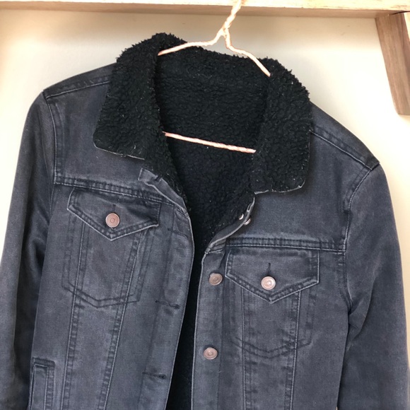 Brandy Melville Black Denim Sherpa Trucker Jacket - Picture 4 of 6